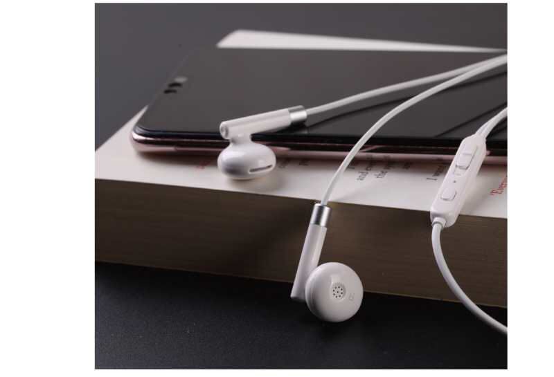 ME-06        Wired Earphones